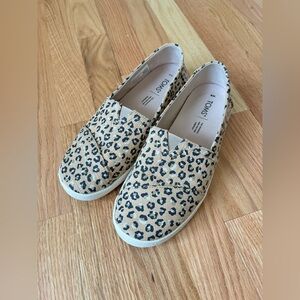 TOMS womans Leopard Print Slip-On Sneakers